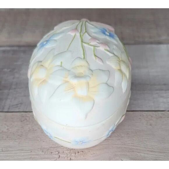 Trinket Box Silvestri Egg Hand Painted Raised Floral Lid Vintage - Picture 4 of 9